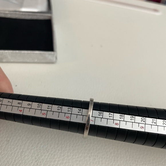 Moissanite solitaire engagement ring - Picture 6 of 8